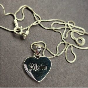 Heart 'Mom' Pendant sterling silver with chain